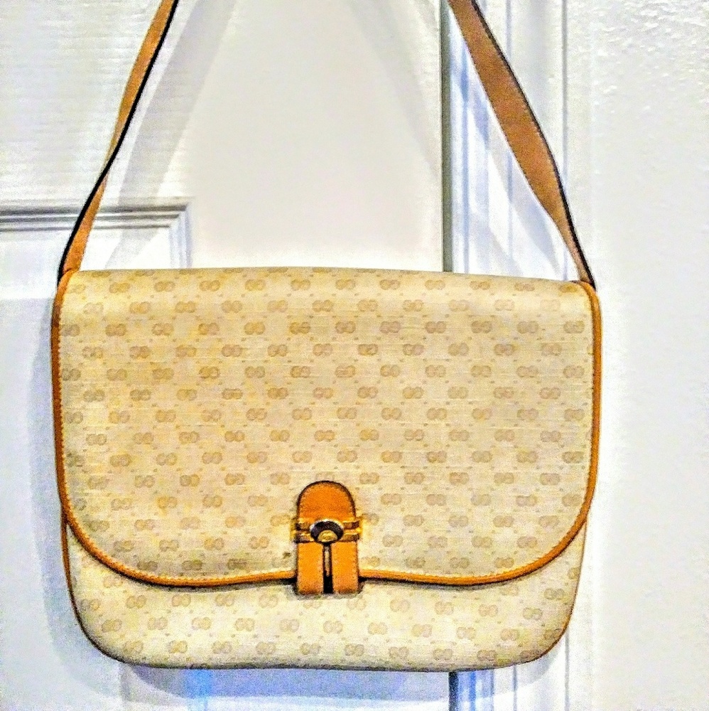 Vintage Gucci signature "GG" shoulder bag purse